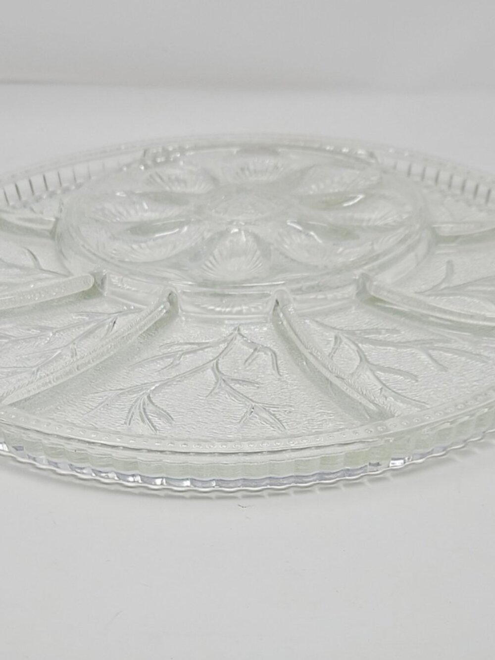 Vintage 1960s Indiana Pebble Vine Clear Glass Deviled Egg Snack Serving Platter - Picture 3 of 5
